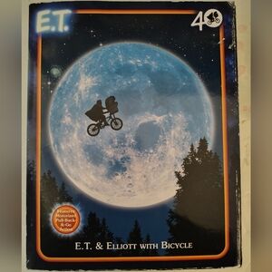 NECA E.T The Extra-Terrestrial 40th Anniversary Elliott & E.T. on Bicycle Figure